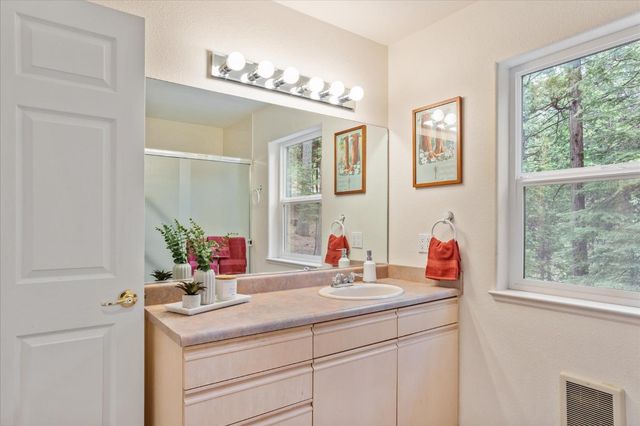 845 Honey Ct, Arnold, CA 95247