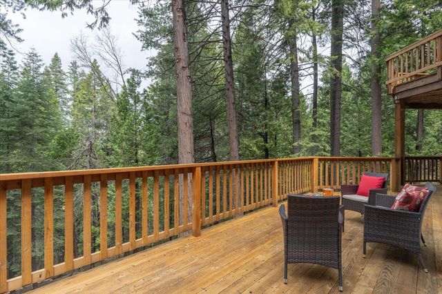 845 Honey Ct, Arnold, CA 95247