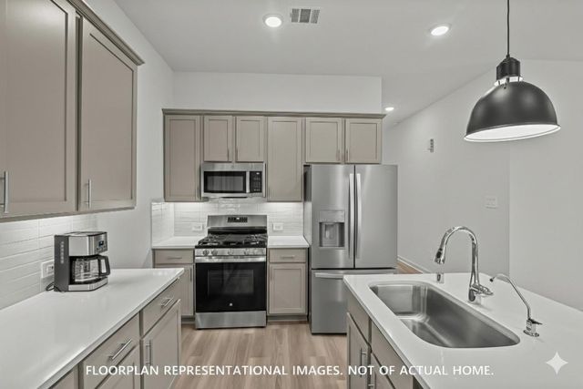 1077 Garnet Star Drive, La Marque, TX 77568