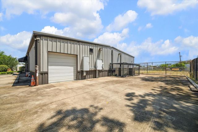 7001 Burkett St, Houston, TX 77021