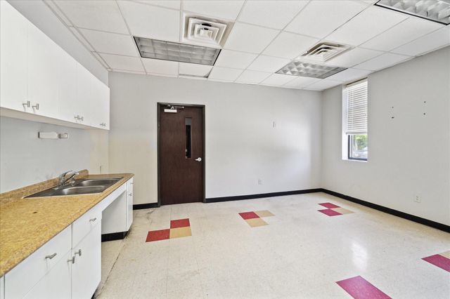 7001 Burkett St, Houston, TX 77021