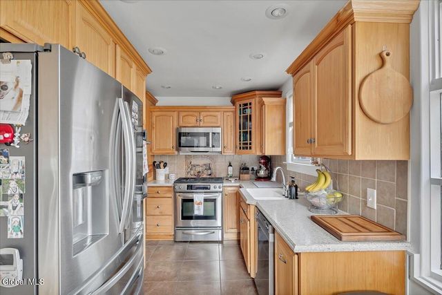 39 W Sand Lake Road, North Greenbush, NY 12198