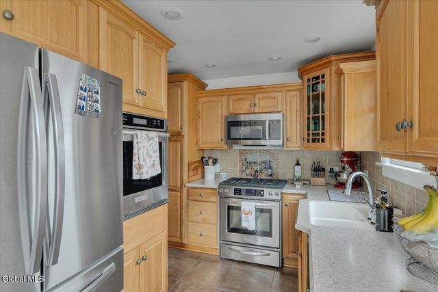 39 W Sand Lake Road, North Greenbush, NY 12198