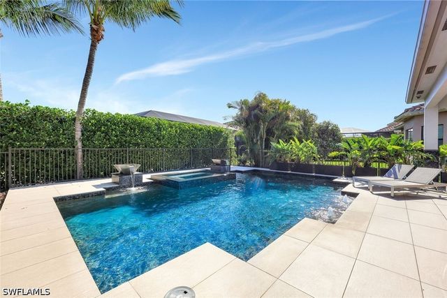 3565 Beaufort CT, Naples, FL 34119
