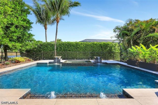 3565 Beaufort CT, Naples, FL 34119