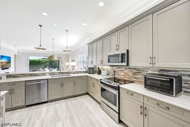 3565 Beaufort CT, Naples, FL 34119