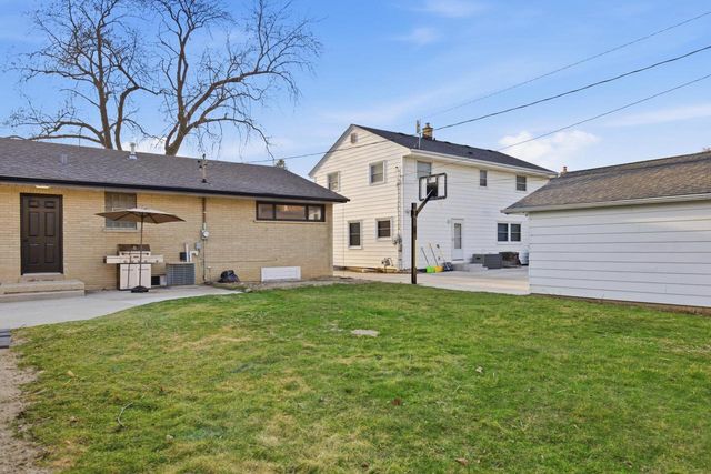 5440 N Navajo AVENUE, Glendale, WI 53217