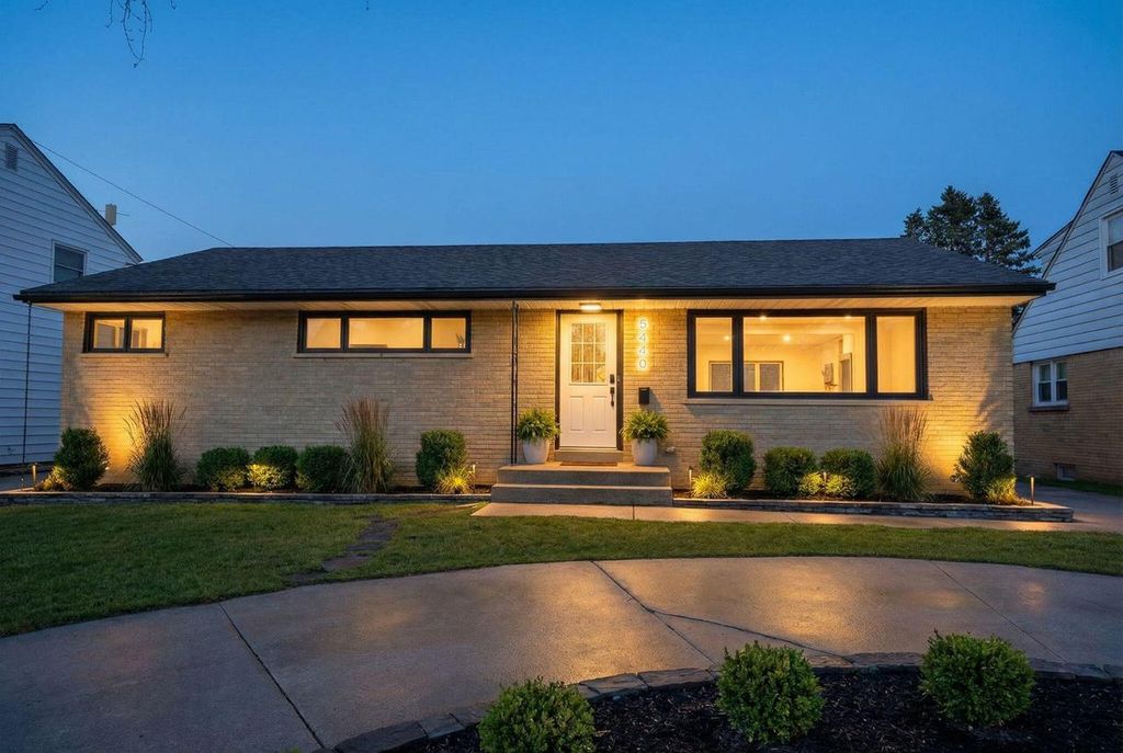 5440 N Navajo AVENUE, Glendale, WI 53217