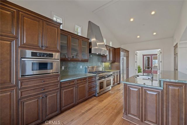30 Surfspray Bluff, Newport Coast, CA 92657
