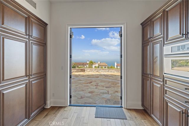 30 Surfspray Bluff, Newport Coast, CA 92657