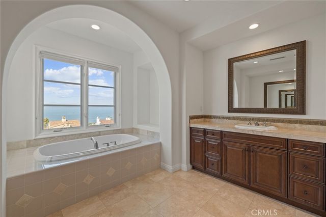 30 Surfspray Bluff, Newport Coast, CA 92657
