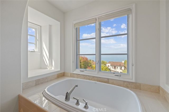 30 Surfspray Bluff, Newport Coast, CA 92657