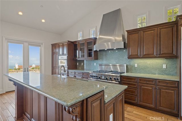 30 Surfspray Bluff, Newport Coast, CA 92657
