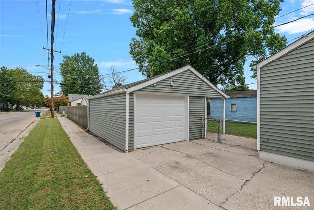 1936 N 21ST Street, Springfield, IL 62702