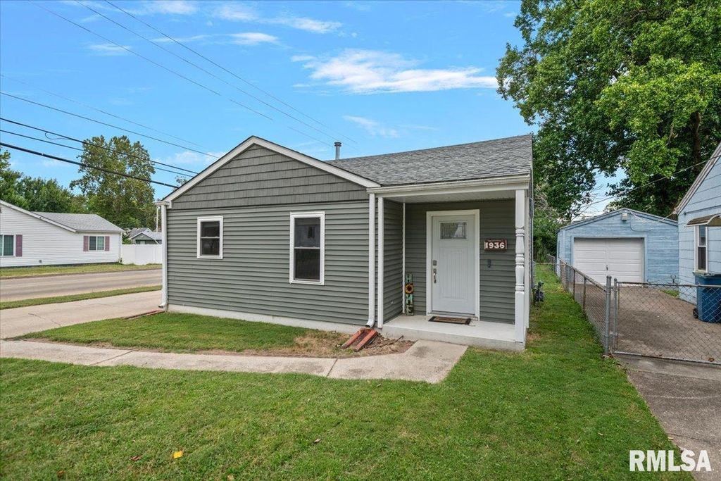 1936 N 21ST Street, Springfield, IL 62702