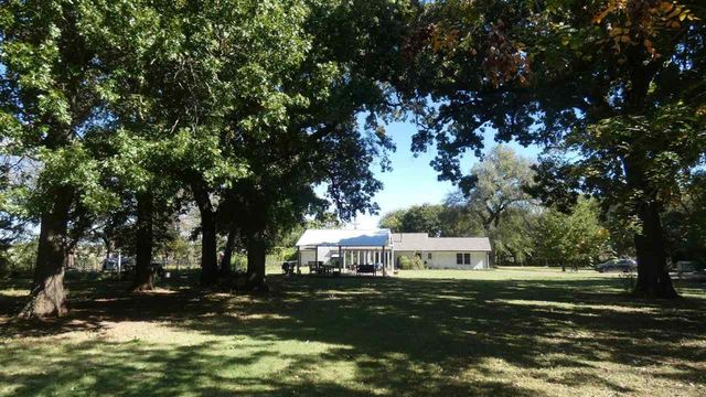 186 N Cline Rd, Elgin, OK 73538