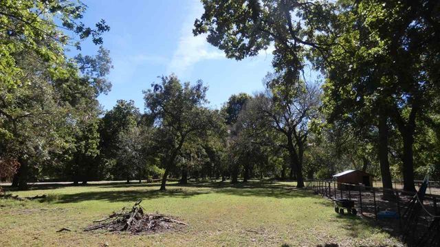 186 N Cline Rd, Elgin, OK 73538