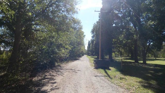 186 N Cline Rd, Elgin, OK 73538
