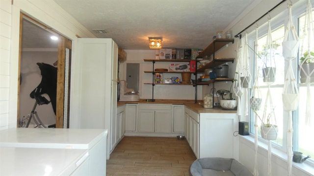 186 N Cline Rd, Elgin, OK 73538