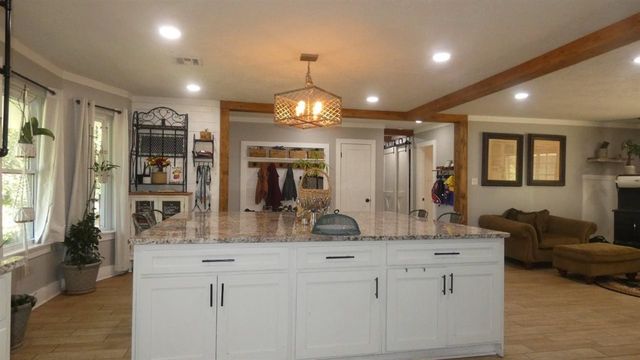 186 N Cline Rd, Elgin, OK 73538