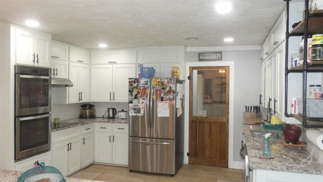 186 N Cline Rd, Elgin, OK 73538