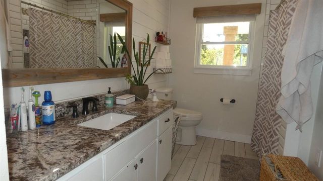 186 N Cline Rd, Elgin, OK 73538