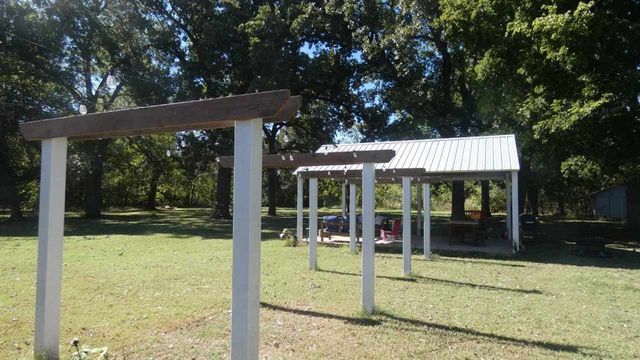 186 N Cline Rd, Elgin, OK 73538