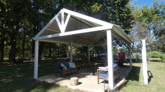 186 N Cline Rd, Elgin, OK 73538