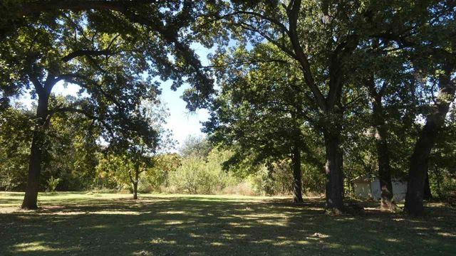 186 N Cline Rd, Elgin, OK 73538