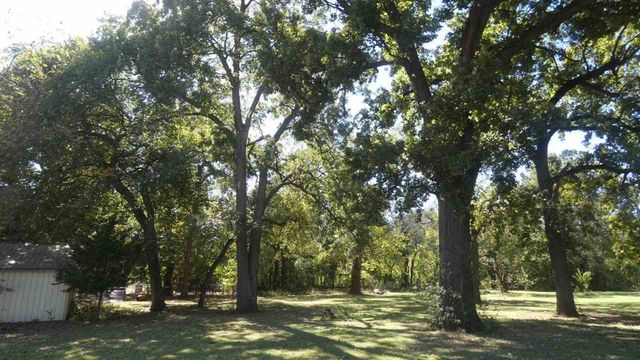 186 N Cline Rd, Elgin, OK 73538