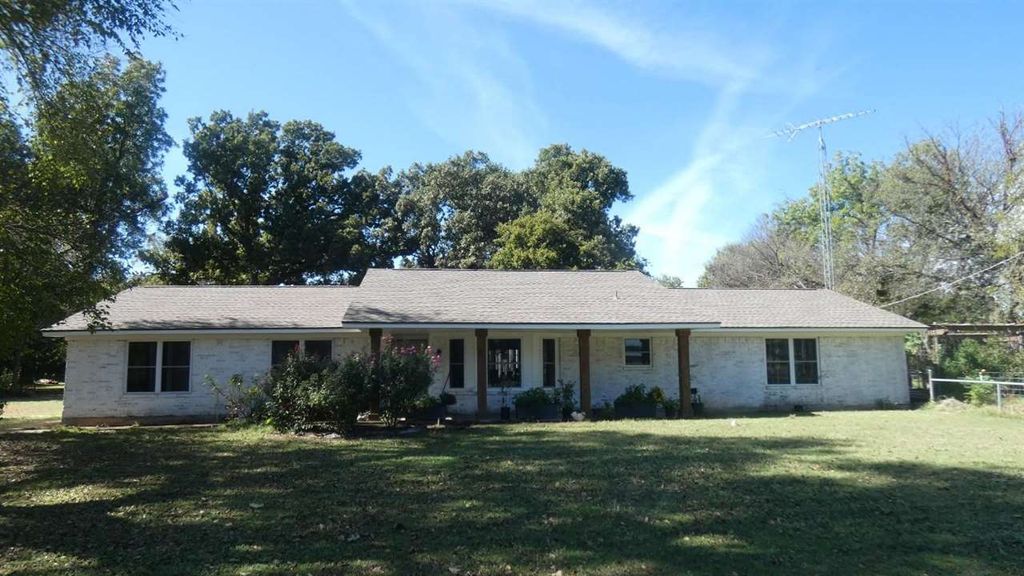 186 N Cline Rd, Elgin, OK 73538