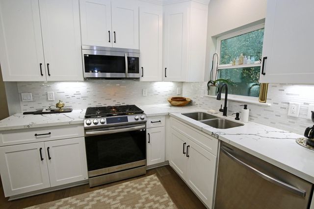 7101 2nd Street, Hitchcock, TX 77563
