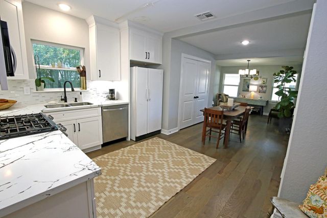 7101 2nd Street, Hitchcock, TX 77563