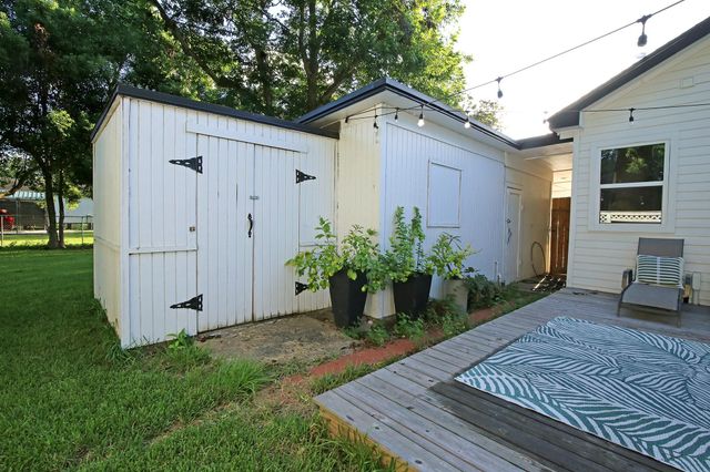 7101 2nd Street, Hitchcock, TX 77563
