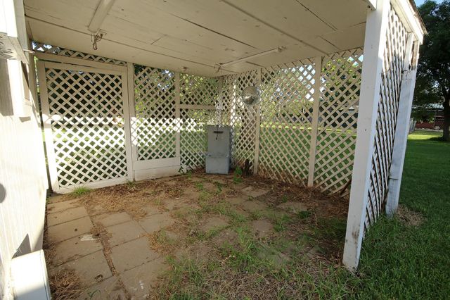 7101 2nd Street, Hitchcock, TX 77563