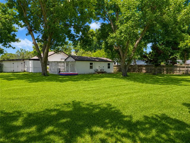 7101 2nd Street, Hitchcock, TX 77563