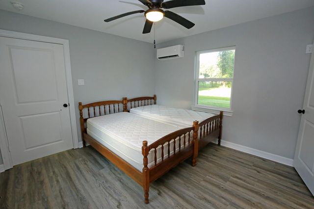 7101 2nd Street, Hitchcock, TX 77563