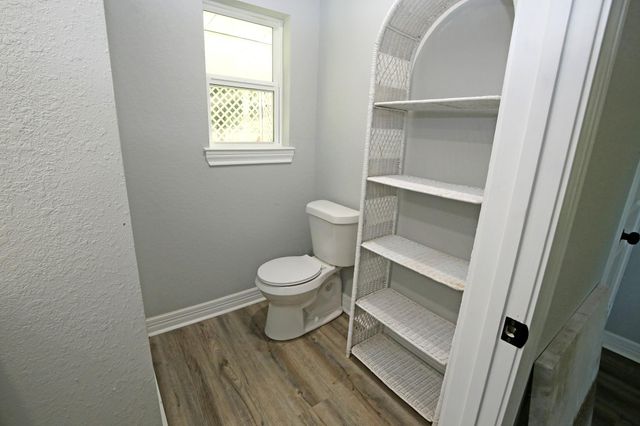 7101 2nd Street, Hitchcock, TX 77563