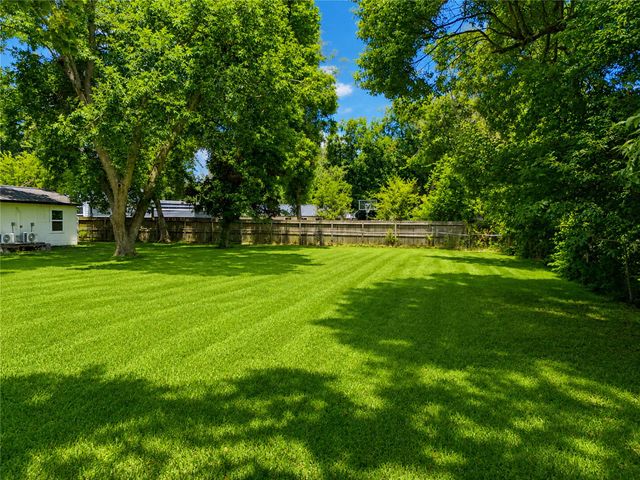 7101 2nd Street, Hitchcock, TX 77563