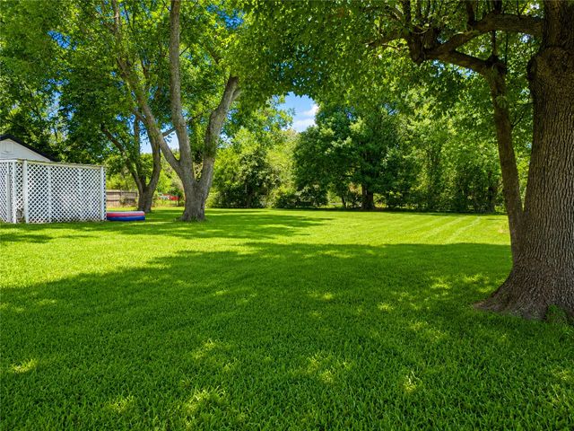 7101 2nd Street, Hitchcock, TX 77563