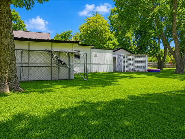7101 2nd Street, Hitchcock, TX 77563