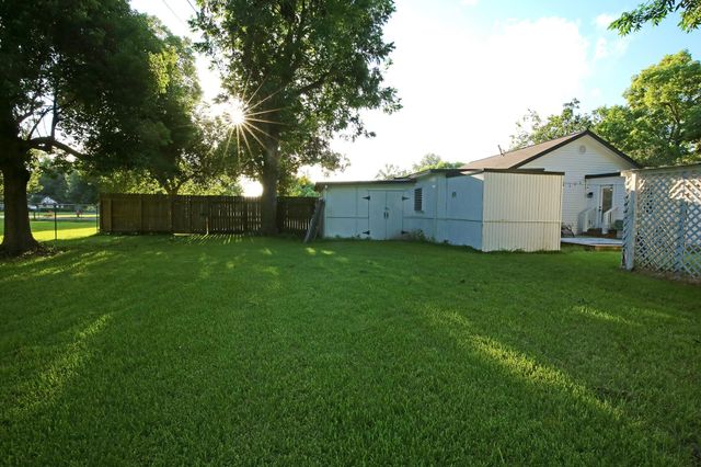 7101 2nd Street, Hitchcock, TX 77563