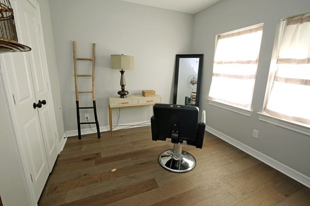 7101 2nd Street, Hitchcock, TX 77563