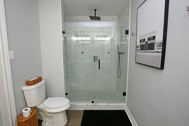 7101 2nd Street, Hitchcock, TX 77563