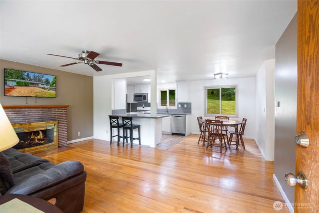 1022 S 197th Street, Des Moines, WA 98148
