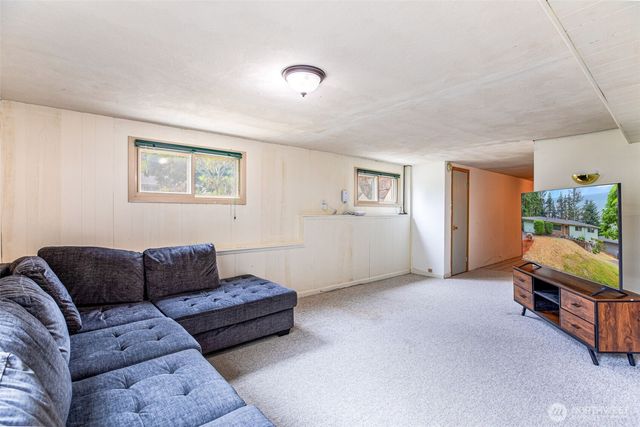 1022 S 197th Street, Des Moines, WA 98148