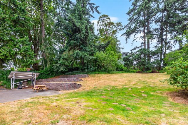 1022 S 197th Street, Des Moines, WA 98148