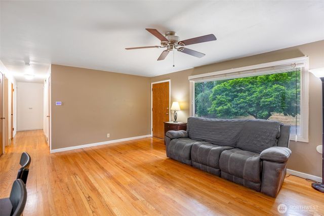 1022 S 197th Street, Des Moines, WA 98148