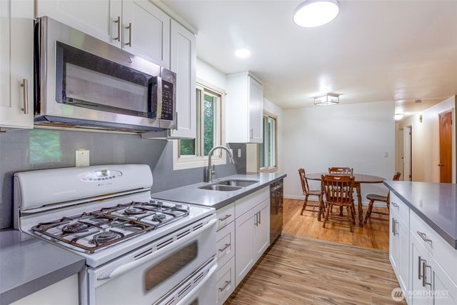1022 S 197th Street, Des Moines, WA 98148