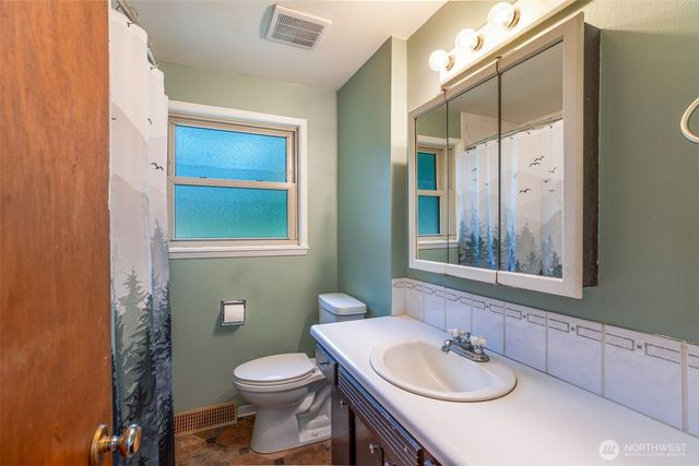 1022 S 197th Street, Des Moines, WA 98148